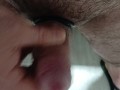 Fui a un Hotel a masturbarme y dejé caer la leche en el suelo para que la camarera lo vea .