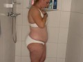 Dusche Binkini Selbstbefriedigung Durchbrause heißer Wasserstrahl feucht zittern Zucken stöhnen