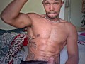 Chico latino joven y musculoso caliente se  masturbar
