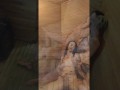 Cámara en el sauna , comida a flaca tatuada