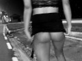 Desfilando pelas ruas de minissaia micro e mostrando tudo bunda buceta peito quase fomos pegos