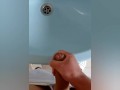 Masturvacion en el lavamanos