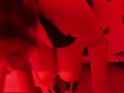 Pareja amateur enloquecida: mamada hardcore y sexo sucio con luces rojas (Hot Redlight Passion