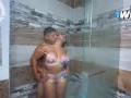 Latina caliente con grandes tetas naturales se la follan después de la piscina