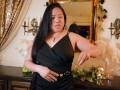 Dominatrix Mara Unboxes BDSM Collar Accessories from UPKO