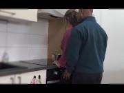 La petite voisine veut sa facial