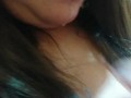 Me llenan la vagina de leche mientras me graban para enviarle el vídeo a mi marido