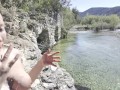 Au bord de la rivière, je fais tout pour donner envie aux voyeurs de venir jouer avec moi