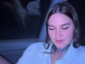 Нежный секс в машине. Трахнул школьницу в ротик и мокрую писечку