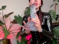 DRIPPING & SQUIRTING MILF ESLUNA LOVE IN BLACK LATEX