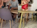 Me cojo a mi madrastra en el comedor grita y se viene madura caliente sola en casa tetona pide más