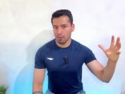 Hombre Cuabano hetero dotado de 25cm permite que masajista de pies le de sexo oral hasta correrse