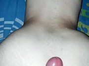 este tipo se corre en mi espalda, hasta la ultima gota