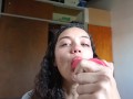 Sexy latina mamando un Dildo lo disfruta como si fuese real
