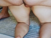 mi hermanastra aprovecha que los papas no están para hacer un trio con mi mejor amigo