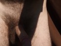 Belle éjaculation au soleil. Mon prépuce coulisse sur mon gland. Sexe non rasé. Vidéo HD