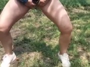 Moglie troia fa' la pipì davanti a uno sconosciuto