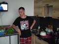 Грибной суп с салатом и говядиной