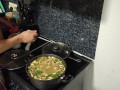 Грибной суп с салатом и говядиной