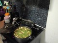 Грибной суп с салатом и говядиной