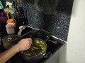 Грибной суп с салатом и говядиной