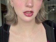 If only my pussy wasn’t bare 😩