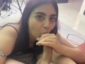 Joven pollon recibe mamada de la latina cachonda.