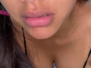 me follo a la novia de mi amigo y le ordeño su grades tetas y se viene a choro