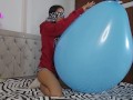 Blindfolded, he sets up his big balloon and inflates it (full video on C4S / MV / OF / Membersite)