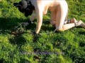 VOST engl - Animalisation 5 dans le jardin pour cette femelle inférieure nue.