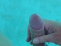 Je me branle dans la piscine 3