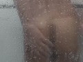 Putinha Tomando Banho