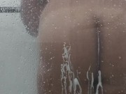 Putinha Tomando Banho