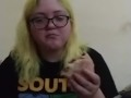 Amputee eats burger