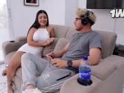 ME CONTRATARON PARA HACER EL ASEO PERO TERMINÉ GIMIENDO CON EL DUEÑO ADENTRO DE MI - CAMILA HENAO