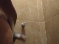 Un pajaso en el baño