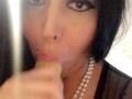 Beurette qui suce le gode 