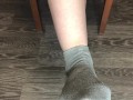 STUDENT GIRL SHOW FOOT IN GRAY SOCKS SMELL SOCKS AND WORSHIP FETISH