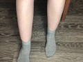 STUDENT GIRL SHOW FOOT IN GRAY SOCKS SMELL SOCKS AND WORSHIP FETISH