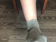STUDENT GIRL SHOW FOOT IN GRAY SOCKS SMELL SOCKS AND WORSHIP FETISH