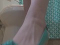 Pee Close-Up With Kendra Lynn