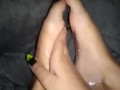  mostrando seus PÉS sensuais, fazendo com MASSAGEM nos PÉS GOZADOS