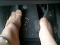 Füße in FSH und Sportschuhen ** Auto Spaß **