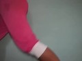 Realizo ejercicios mostrando mi culo