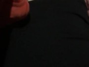 SE LA ARRIMO A MI MADRASTRA MIENTRAS LE AYUDO A CERRAR SU VESTIDO