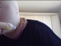 Nylonface bläst Dildo mit Sperma Kondom
