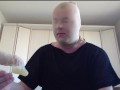 Nylonface bläst Dildo mit Sperma Kondom
