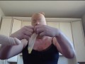 Nylonface bläst Dildo mit Sperma Kondom