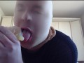 Nylonface bläst Dildo mit Sperma Kondom