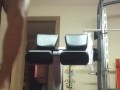 занимается спортом в зале  спортивная фигура